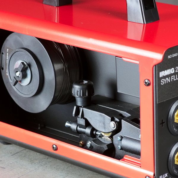Полуавтомат сварочный FUBAG IRMIG 200 SYN FLUX Полуавтомат сварочный FUBAG IRMIG 200 SYN FLUX в Казани фото