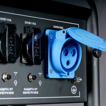 Бензиновый генератор с электростартером и коннектором автоматики FUBAG BS 7500 A ES в Казани фото